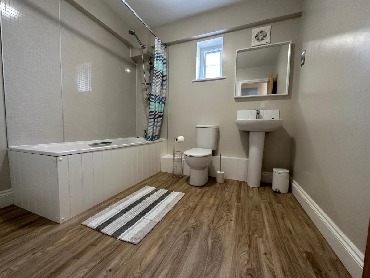 Barchester House Apartments Delux ซอลส์บรี ภายนอก รูปภาพ