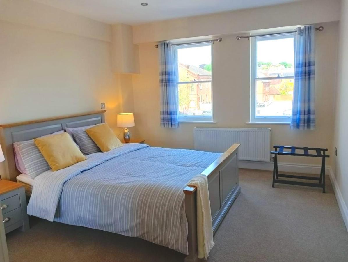 Barchester House Apartments Delux ซอลส์บรี ภายนอก รูปภาพ